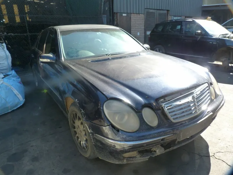 2004 Mercedes-Benz E-Class 271 view 3