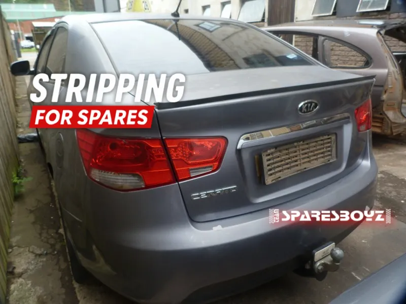 2010 Kia Cerato G4FC view 5