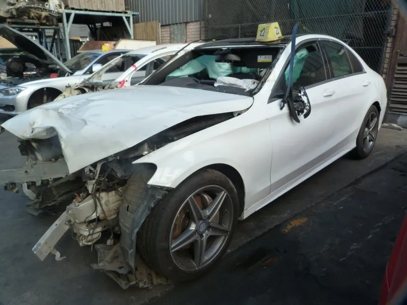 2015 Mercedes-Benz C-Class 274 view 3