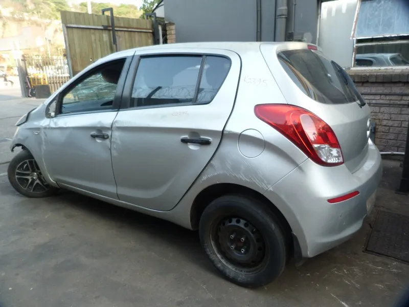 2013 Hyundai i20 view 4