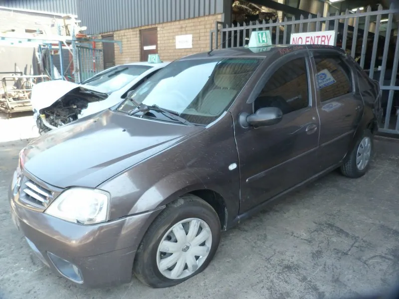 2010 Renault Logan K7M view 4