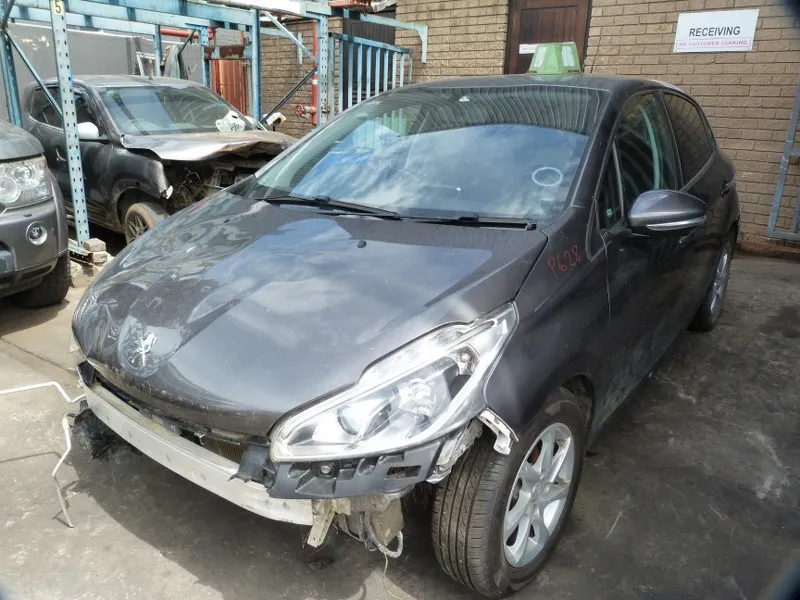 2020 Peugeot 208 10B1 view 8