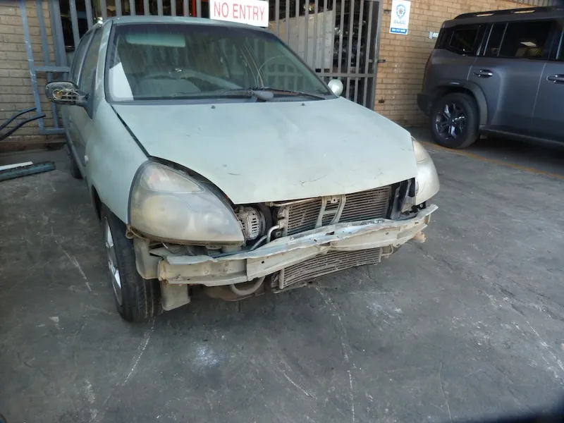 2005 Renault Clio  view 4