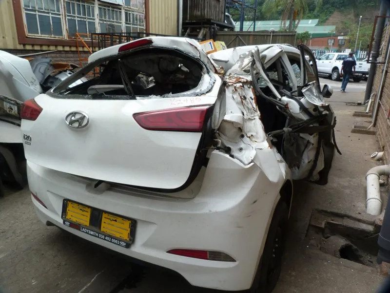 2015 Hyundai i20 G4LA view 6