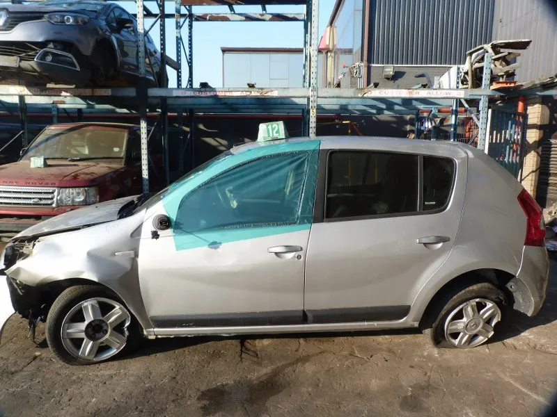 2012 Renault Sandero view 4