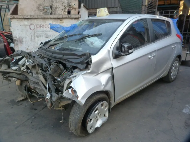 2013 Hyundai i20 view 3