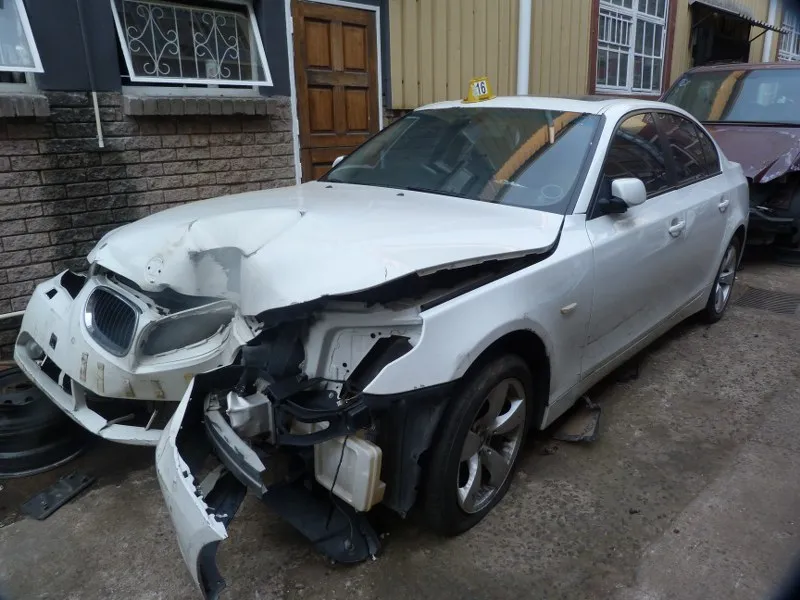 2004 BMW 5 Series M54 view 4