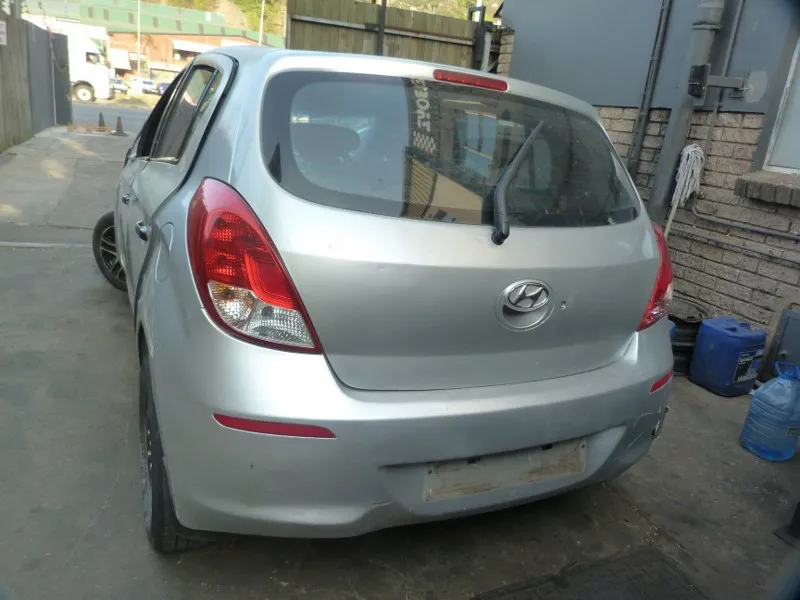 2013 Hyundai i20 view 5