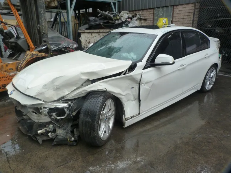 2018 BMW 3 Series B38 view 4
