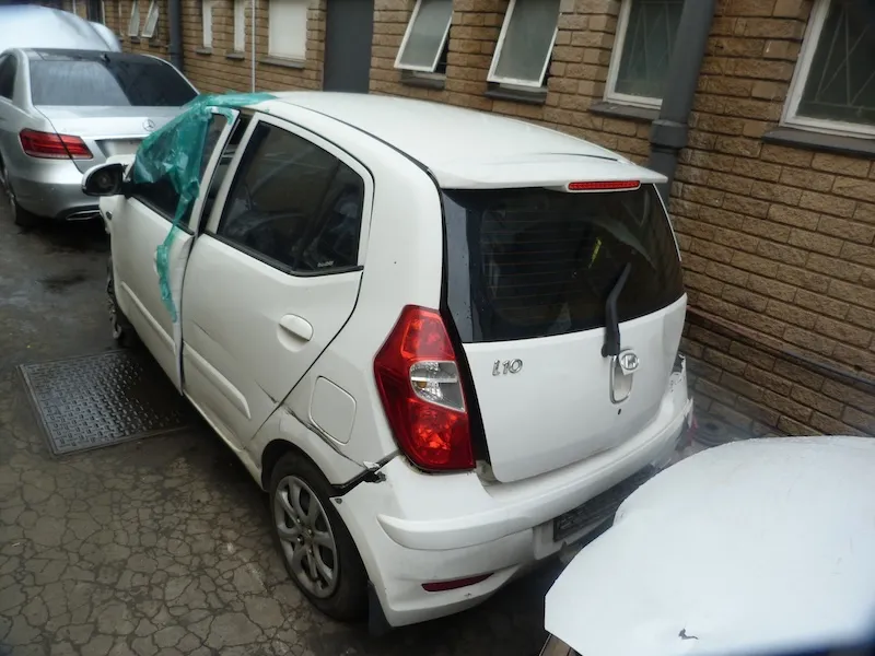 2015 Hyundai i10 G4HG view 4