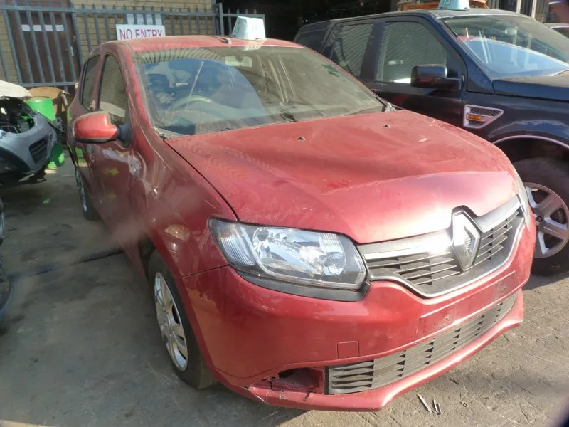 2016 Renault Sandero H4BA view 4