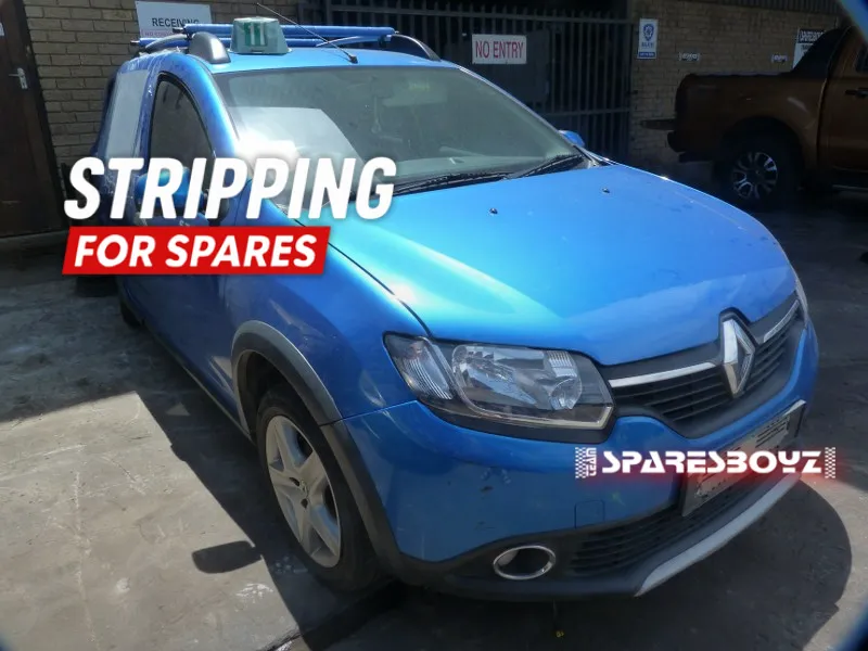 2015 Renault Sandero H4B view 3