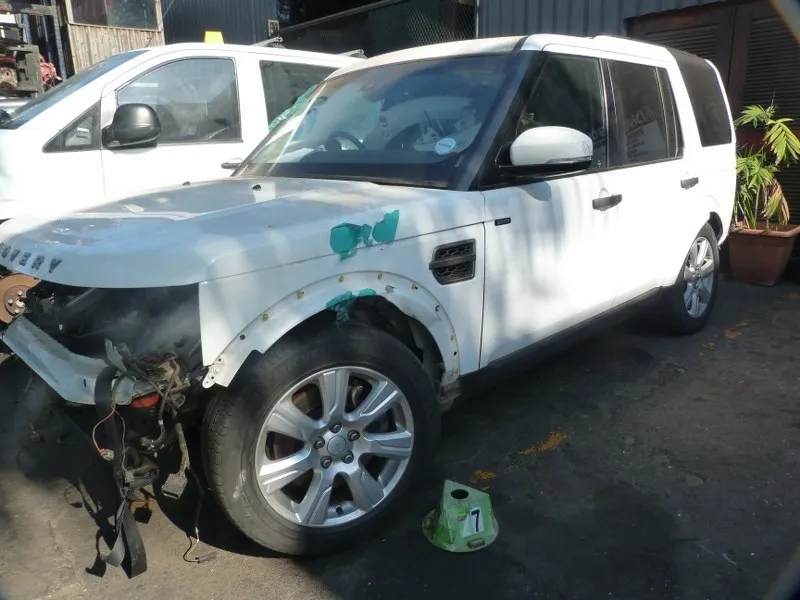 2016 Land Rover Discovery 4  view 4