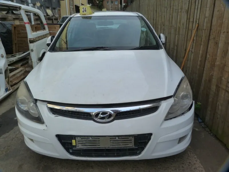 2010 Hyundai i30 G4GC view 2