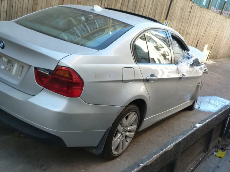 2007 BMW 3 Series N46 view 4