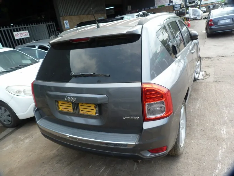 2011 Jeep Compass  view 3