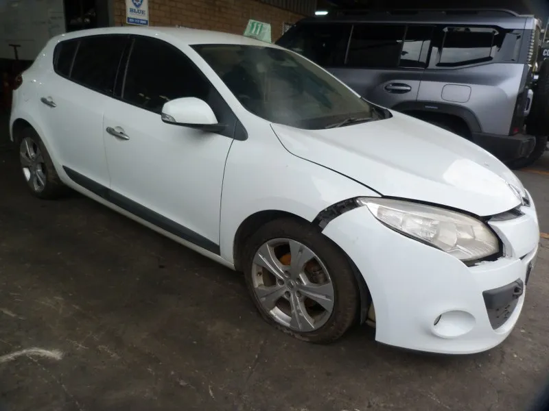 2012 Renault Megane H4J view 4