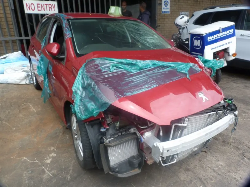 2016 Peugeot 308 10XV view 4