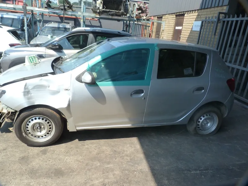 2015 Renault Sandero  view 4