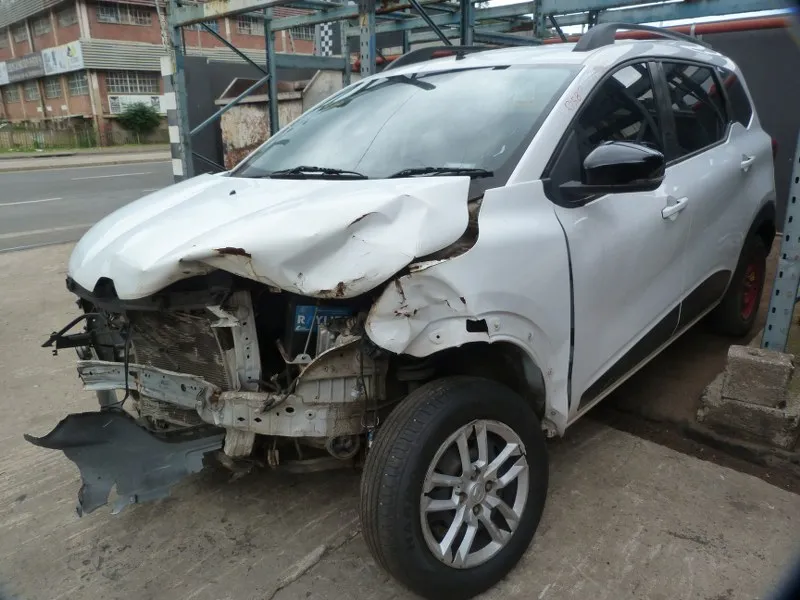 2023 Renault Triber B4D view 3