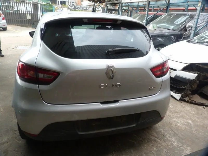 2016 Renault Clio view 3