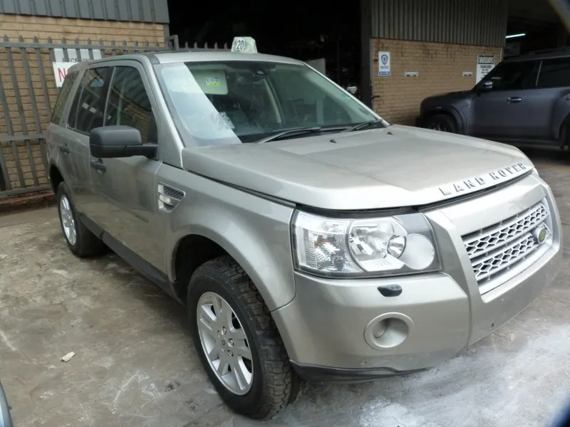 2010 Land Rover Freelander  view 3