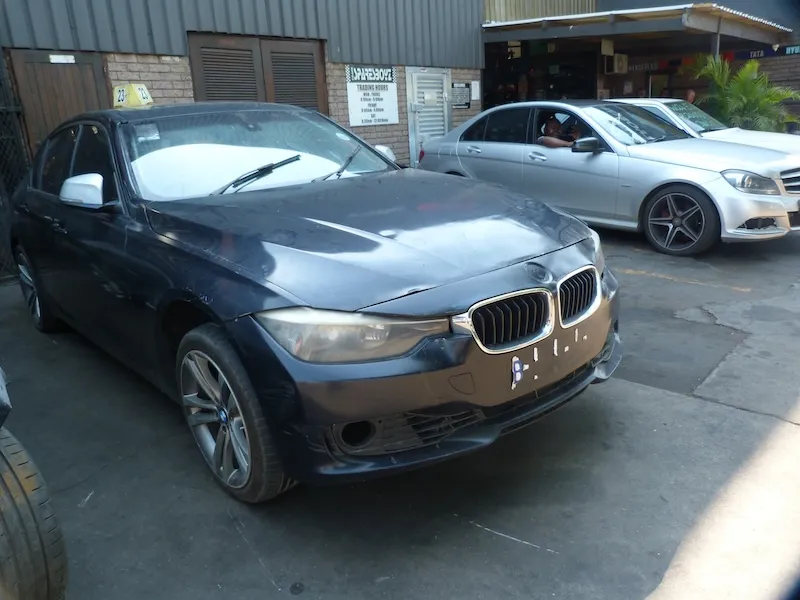 2012 BMW 3 Series  view 4