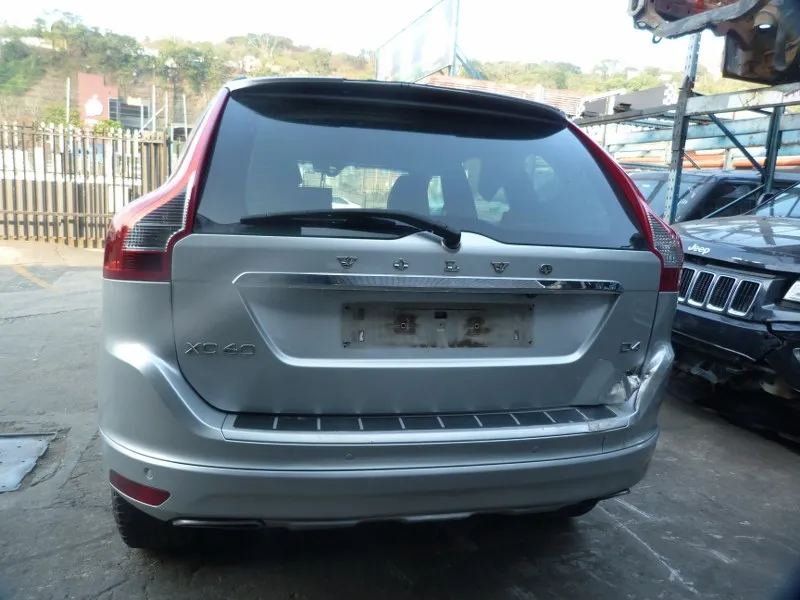 2016 Volvo XC60 D4204T view 6