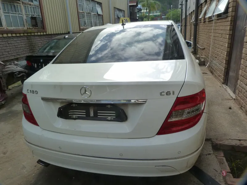 2011 Mercedes-Benz C-Class 271 view 7