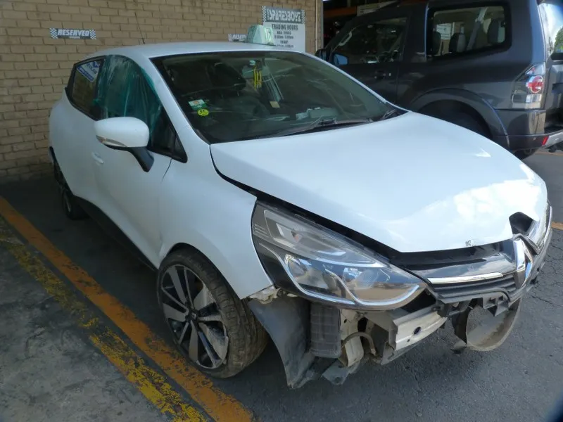 2017 Renault Clio H4BB view 3
