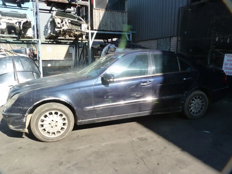 2004 Mercedes-Benz E-Class 271 view 4