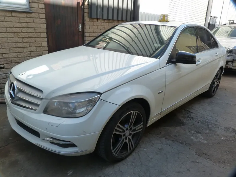 2010 Mercedes-Benz C-Class 2718 view 3