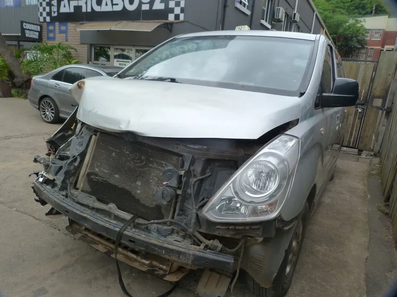 2010 Hyundai H-1 G4KG view 4