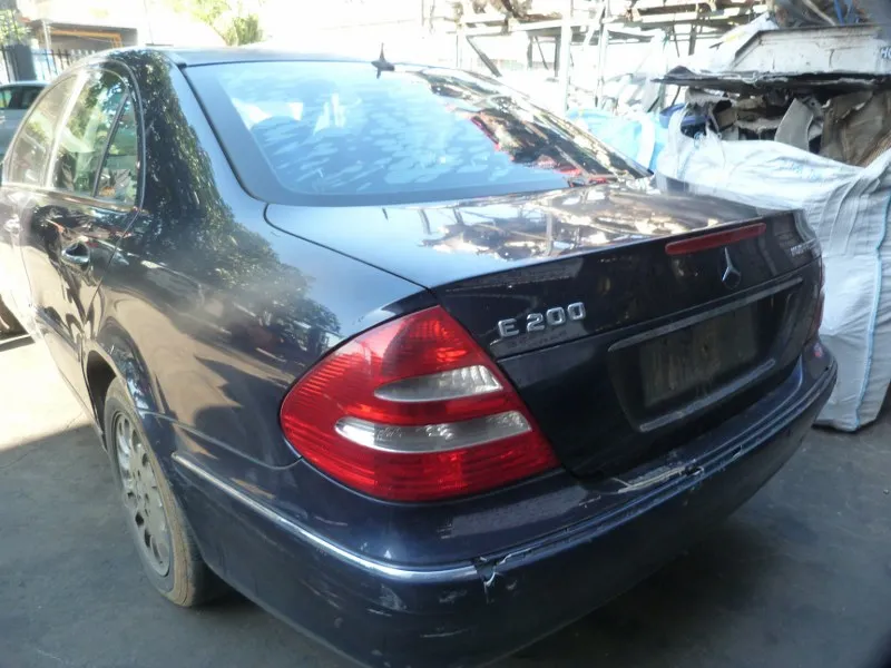 2004 Mercedes-Benz E-Class 271 view 6