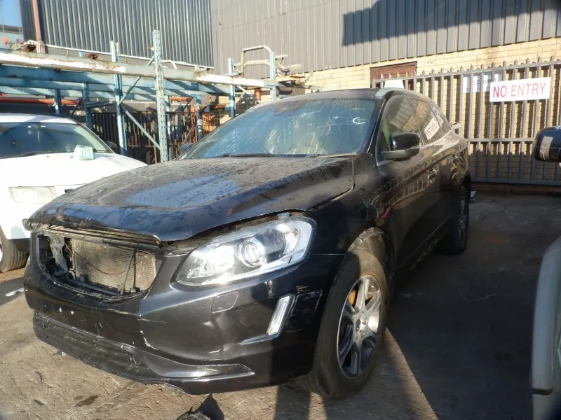 2015 Volvo XC60 D5244T view 3