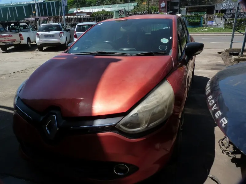 2010 Renault Clio view 2