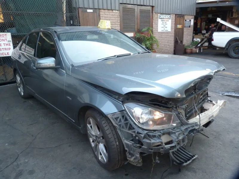 2011 Mercedes-Benz C-Class 2718 view 4