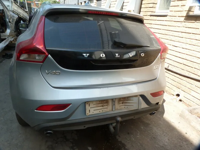 2013 Volvo V40 D5204T view 6