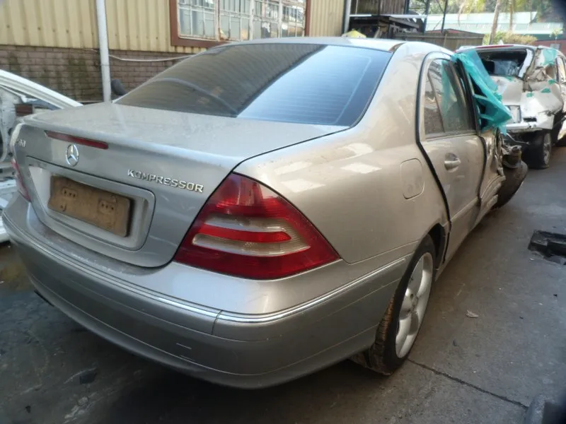 2004 Mercedes-Benz C-Class view 5