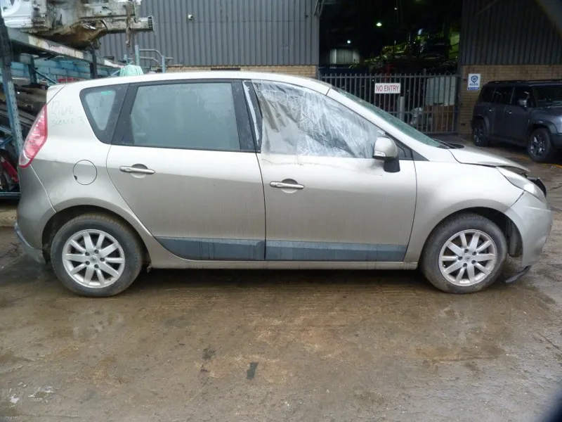 2010 Renault Scenic K4M view 5