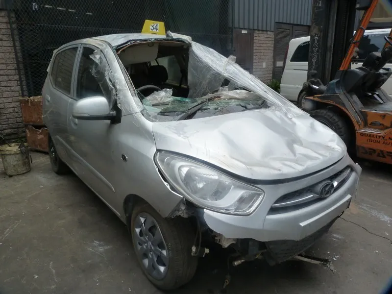 2013 Hyundai i10 G4HG view 3