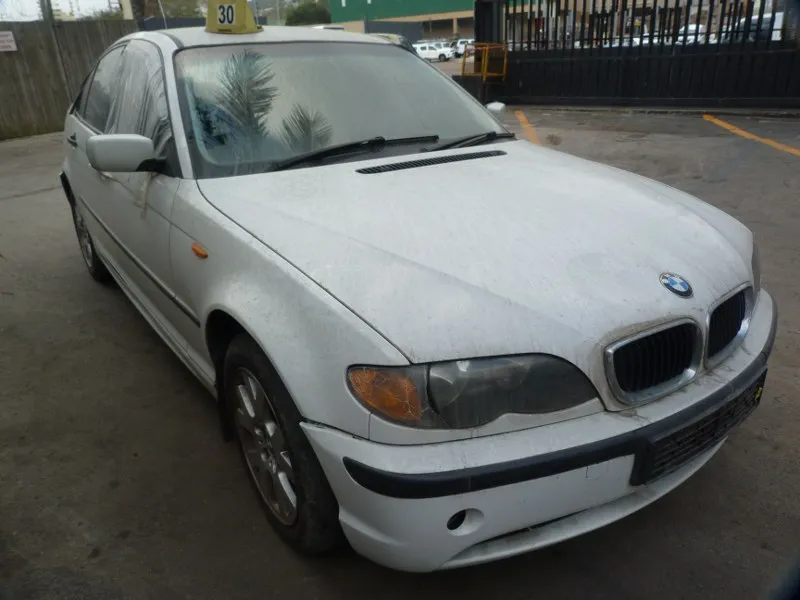 2002 BMW 3 Series view 2