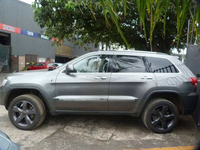 2012 Jeep Grand Cherokee 3.0 V6 view 6