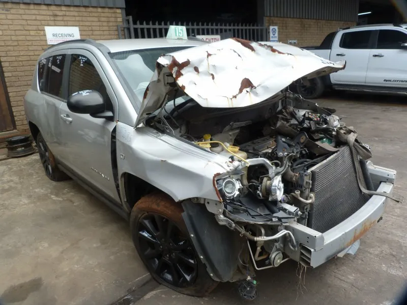 2010 Jeep Compass view 6