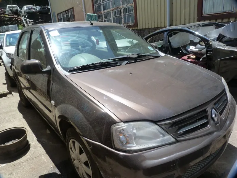 2010 Renault Logan K7M view 2