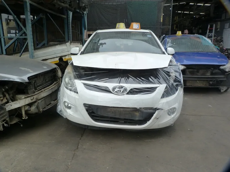 2010 Hyundai i20 G4FA view 2