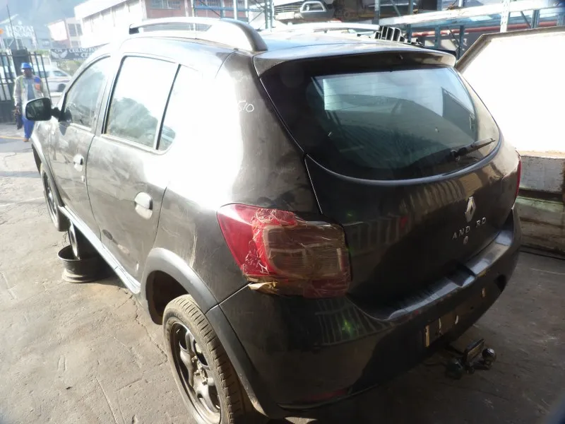 2014 Renault Sandero view 2