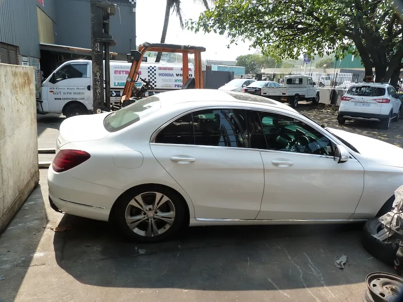 2015 Mercedes-Benz C-Class W205 view 5
