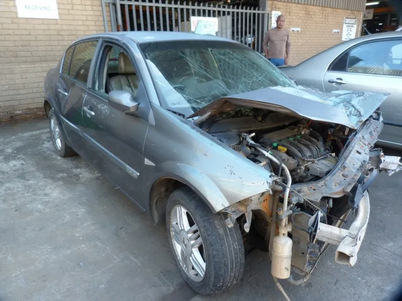 2004 Renault Megane  view 4