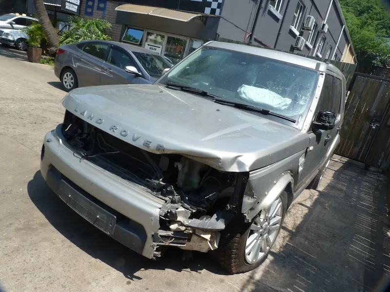 2012 Land Rover Discovery 4  view 3